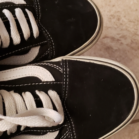 Black and white Vans size 8 woman's,  6.5 men's - Picture 4 of 5